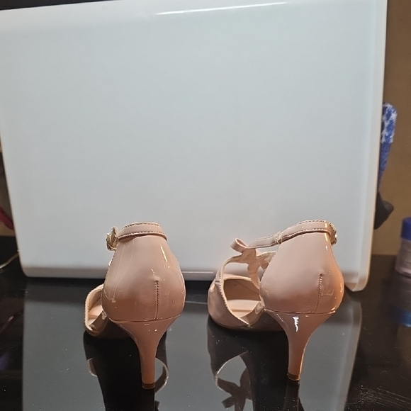 Bandolino Nude Pink Heels with Bow Detail - Picture 3 of 5